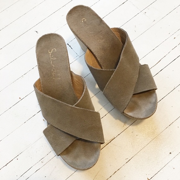 SPLENDID suede neutral platform slides. - Picture 2 of 7